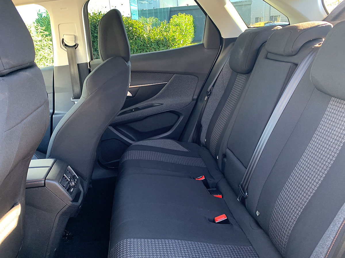 Peugeot 3008 2019 Active Business EAT8 siège arrière