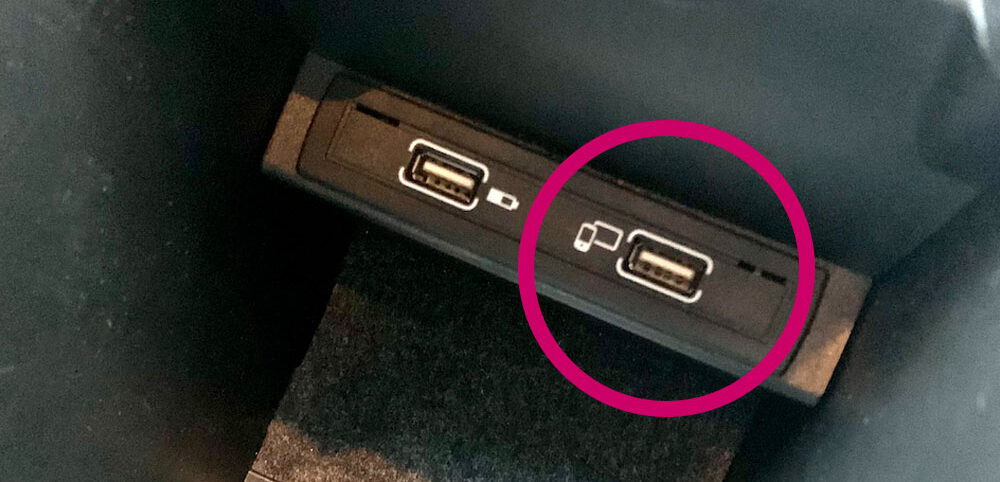 Prise USB pour appareils mobiles sur Mercedes
