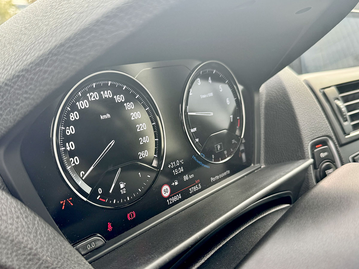 BMW M135i F20 compteur Black Panel étendu