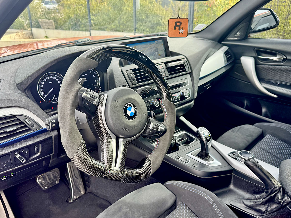 BMW M135i F20 jantes 436M intérieur avec volant M performance Shiftled et compteur Black panel